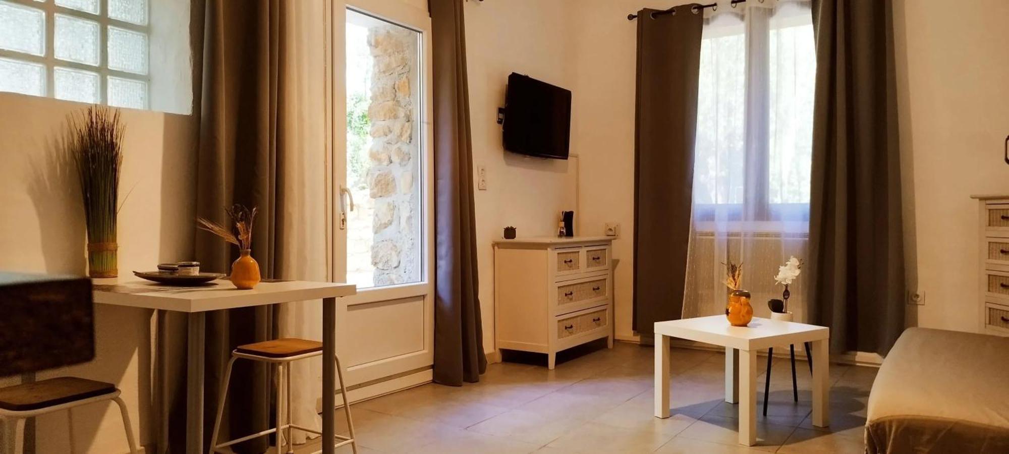 Studio Charmant Dans Un Ancien Moulin Pres D'Orange 30 M² Piscine 外观 照片
